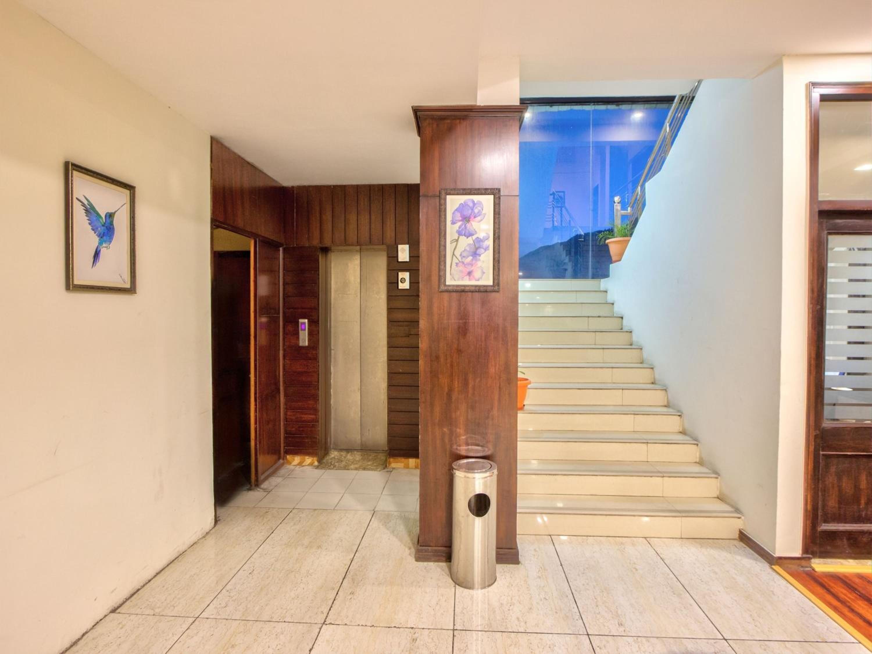 Katoch Grand By Ostan Hotel - Manali (Himachal Pradesh) — Photos 3